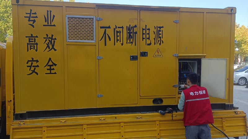 防城柴油发电机组和UPS电源配合使用时，如何避免切换过程中的电力中断？